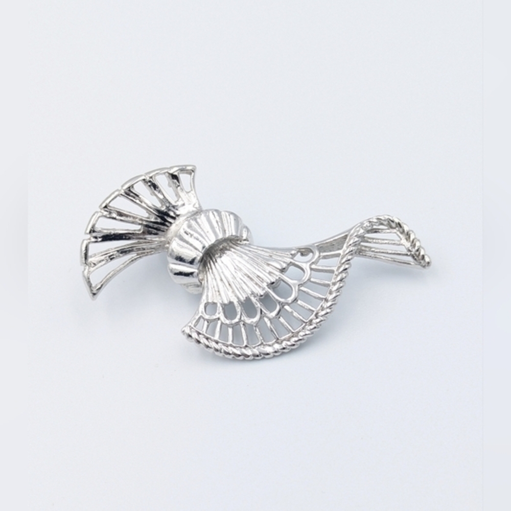 Vintage silver tone open metal work fan abstract brooch pin